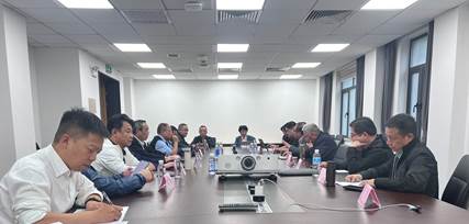 会议室里的人们

描述已自动生成