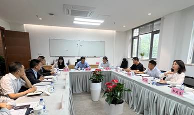 人们在房间里

中度可信度描述已自动生成